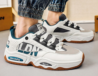 Vīriešu kedas ar - uzrakstu un šņorēm