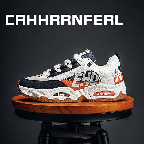 Vīriešu kedas ar - uzrakstu un šņorēm