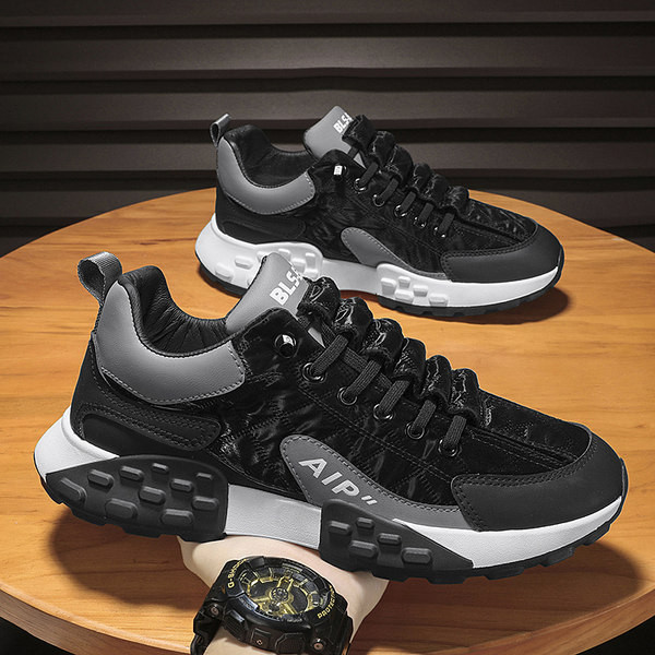 Laisvalaikiai sportbačiai grubiu padu – vyrams