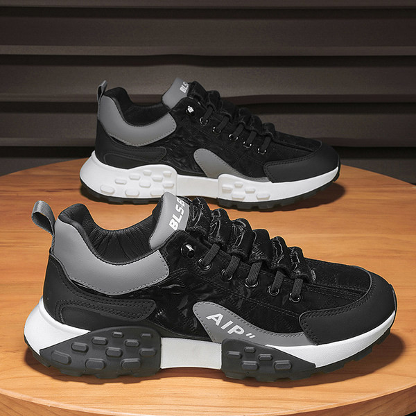 Laisvalaikiai sportbačiai grubiu padu – vyrams