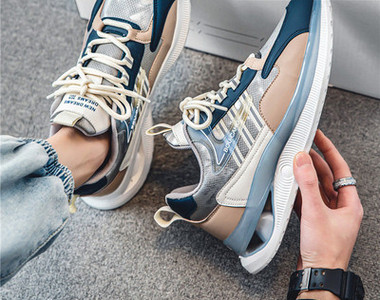 Vīriešu kedas zaigojošās krāsās