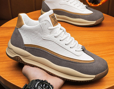 Jauna modeļa vīriešu kedas ar logo