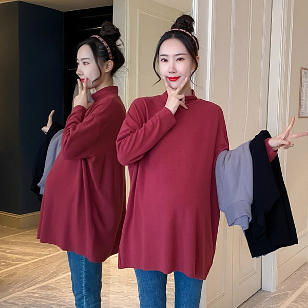 Moteriškas megztinis nėščiosioms su aukšta apykakle