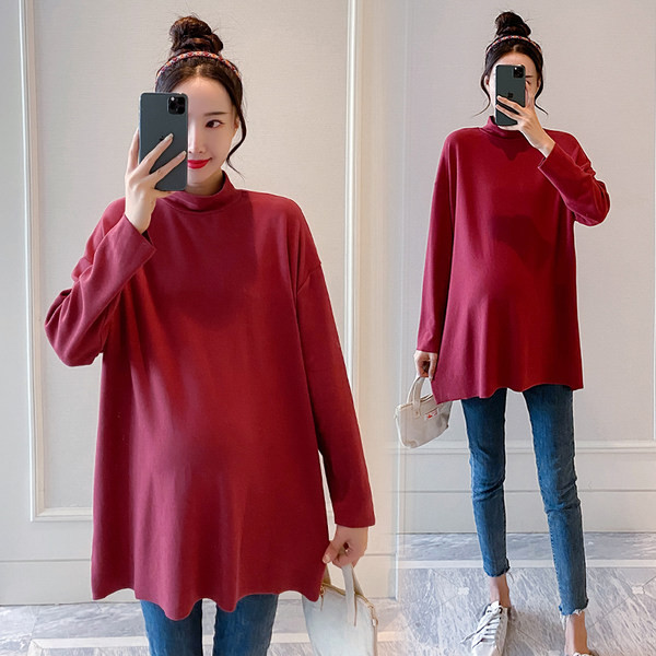 Moteriškas megztinis nėščiosioms su aukšta apykakle