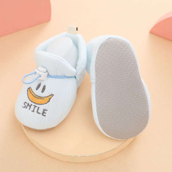 Zīdaiņu apavi ar aplikāciju