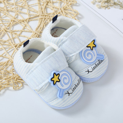 Βρεφικά παπούτσια με μπαλώματα velcro, εφαρμογή και επιγραφή