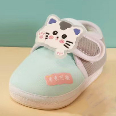 Βρεφικά παπούτσια με μπαλώματα velcro, εφαρμογή και επιγραφή