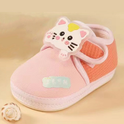 Βρεφικά παπούτσια με μπαλώματα velcro, εφαρμογή και επιγραφή