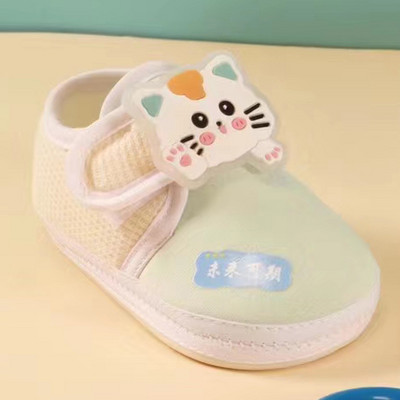 Βρεφικά παπούτσια με μπαλώματα velcro, εφαρμογή και επιγραφή