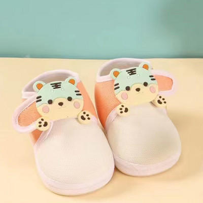 Βρεφικά παπούτσια με μπαλώματα velcro, εφαρμογή και επιγραφή