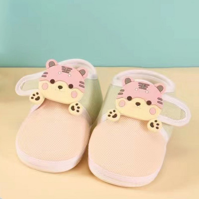 Βρεφικά παπούτσια με μπαλώματα velcro, εφαρμογή και επιγραφή