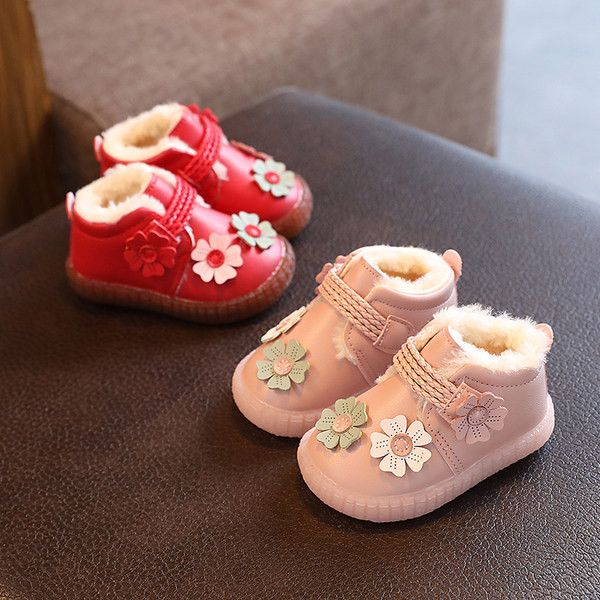 Stepētas mazuļu kurpes ar ziedu motīvu un velcro aizdari