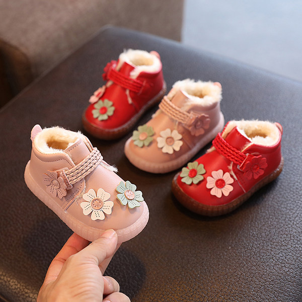 Stepētas mazuļu kurpes ar ziedu motīvu un velcro aizdari