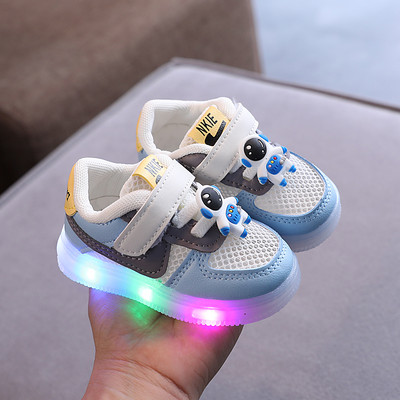 Zīdaiņu apavi ar sietu un 3D elementu