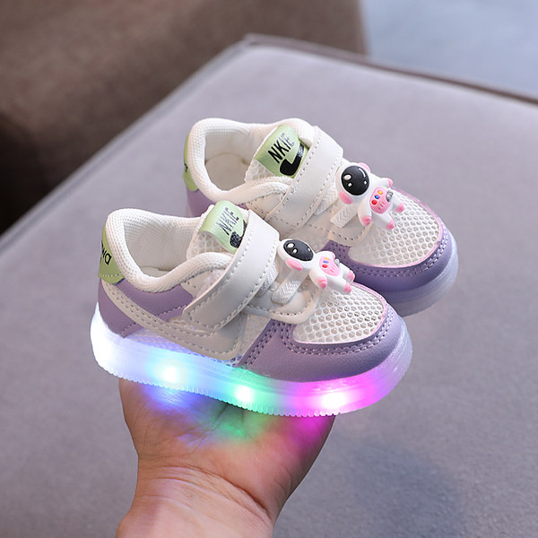 Zīdaiņu apavi ar sietu un 3D elementu