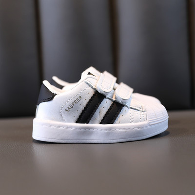 Alkalmi gyerek tornacipő tépőzáras foltokkal