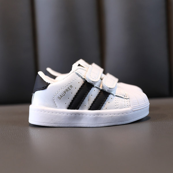 Alkalmi gyerek tornacipő tépőzáras foltokkal