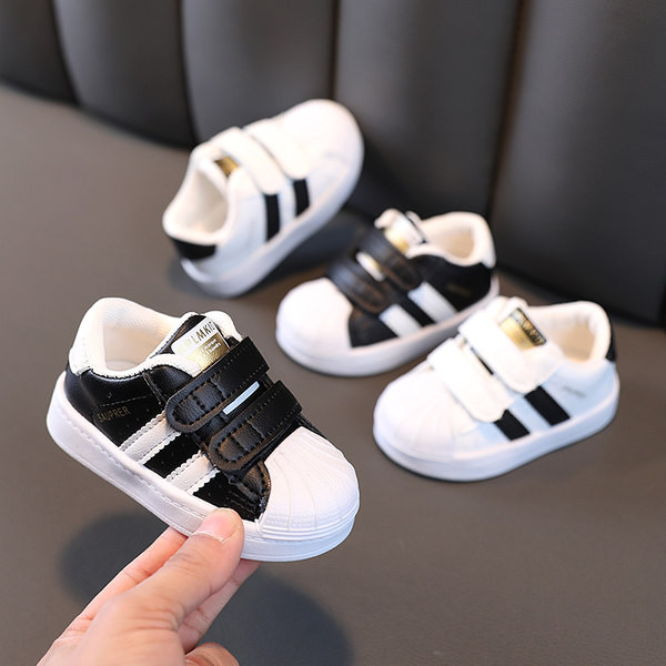 Alkalmi gyerek tornacipő tépőzáras foltokkal