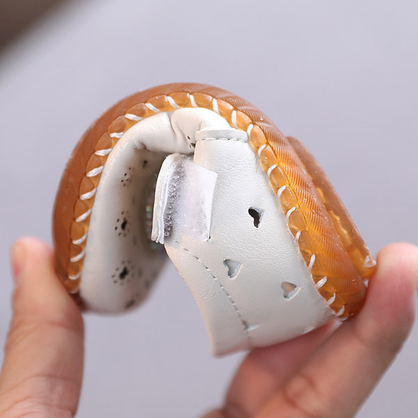 Bőr babacipő 3D elemmel és kövekkel lányoknak