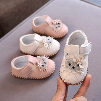 Бебешки обувки за момичета с декоративни камъни и велкро лепенки