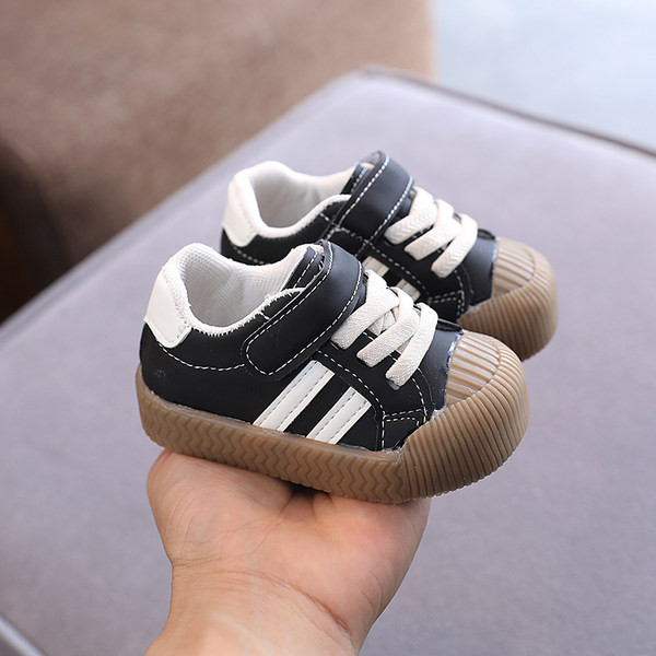 Βρεφικά παπούτσια από οικολογικό δέρμα και κούμπωμα velcro