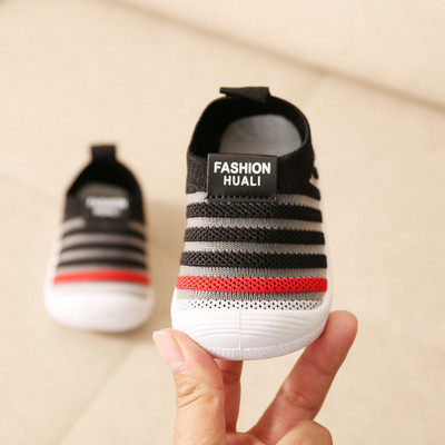 Bērnu apavi ar sieta ikdienas modeli