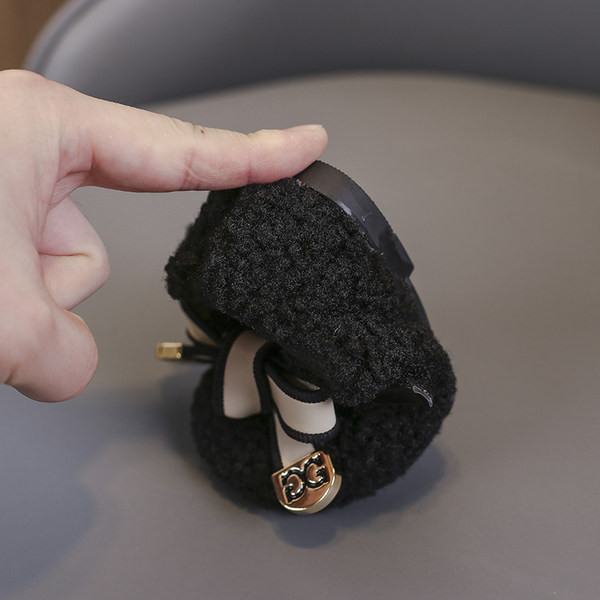 Αφράτες παιδικές παντόφλες με κορδέλα