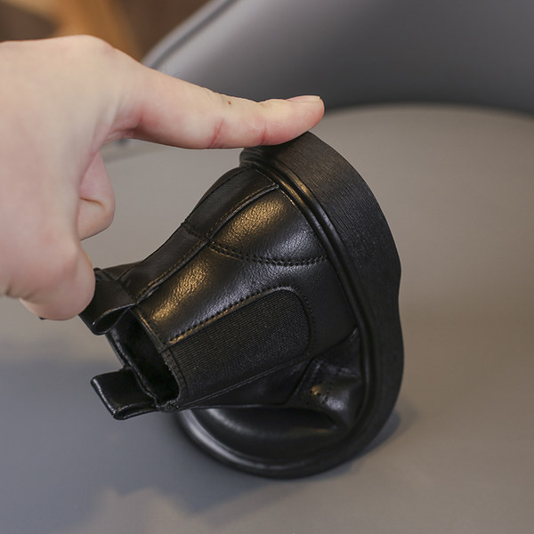 Bőr babacsizma lapos talppal és cipzárral