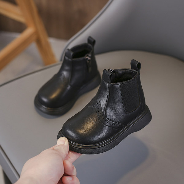 Ādas apavi ar plakanu zoli un rāvējslēdzēju meitenēm