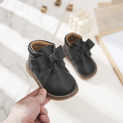 Gyermek bőr csizma szalaggal lányoknak