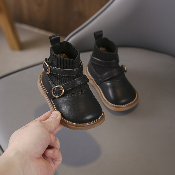 Téli baba csizma rögzítéssel