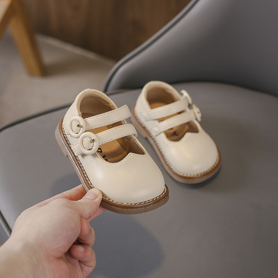 Κοριτσίστικα παπούτσια με αγκράφα