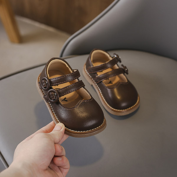 Κοριτσίστικα παπούτσια με αγκράφα