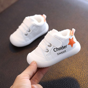 Alkalmi gyerekcipő pehelybéléssel