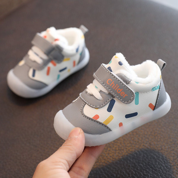 Alkalmi gyerekcipő pehelybéléssel