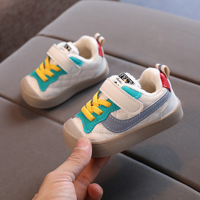 Βρεφικά sneakers από οικολογικό δέρμα με πολύχρωμα κορδόνια και μπαλώματα velcro