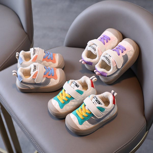 Βρεφικά sneakers από οικολογικό δέρμα με πολύχρωμα κορδόνια και μπαλώματα velcro