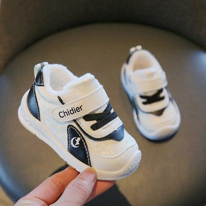 Αθλητικά παιδικά παπούτσια με επίπεδη σόλα