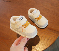 Pehelybélésű babacipő fiúknak