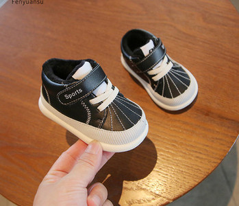 Pehelybélésű babacipő fiúknak