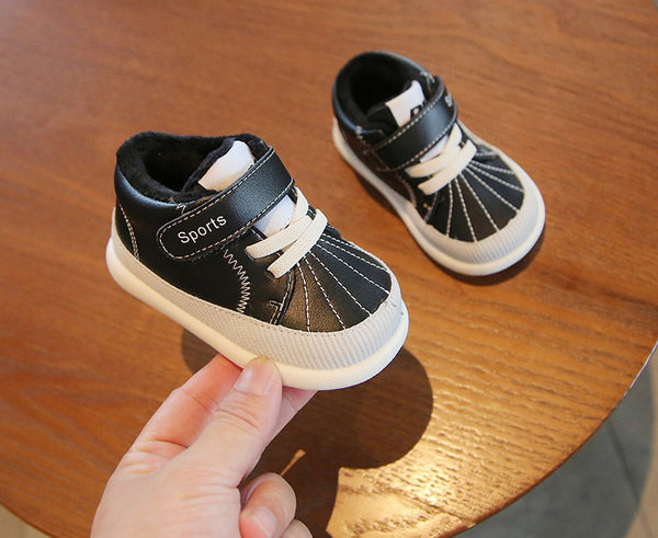 Pehelybélésű babacipő fiúknak