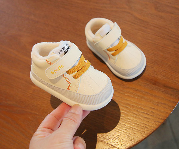 Pehelybélésű babacipő fiúknak