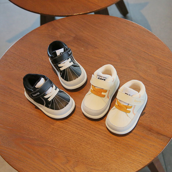 Pehelybélésű babacipő fiúknak