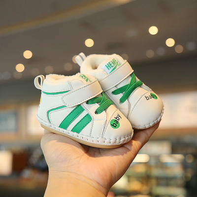 Babacipő felirattal és béléssel