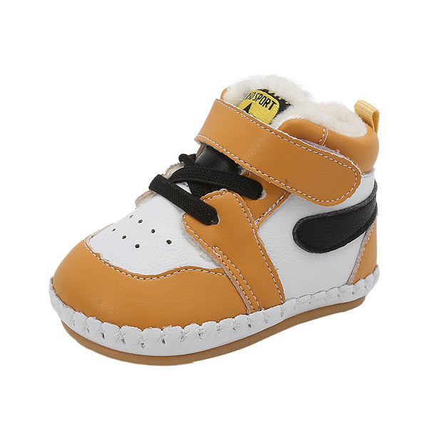 Eko bőrből készült babacipő új modellje felirattal és tépőzáras foltokkal