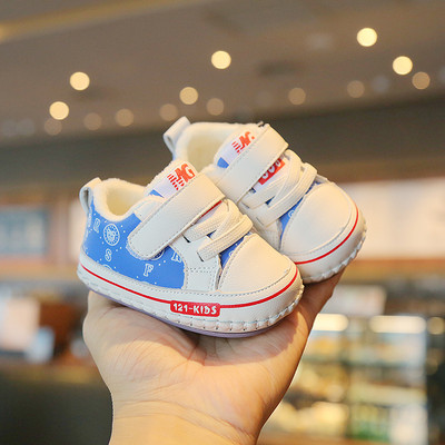 Χειμερινά παιδικά παπούτσια με τύπωμα και κούμπωμα με velcro