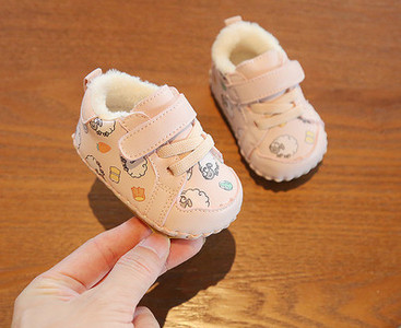 Béléses és mintás babacipő