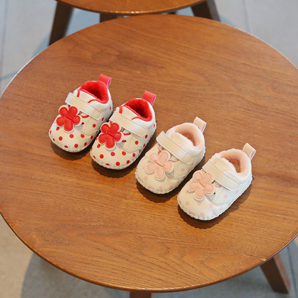 Mūsdienīgi mazuļu apavi ar 3D ziedu elementu un dūnu oderi