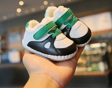 Χειμερινά παιδικά παπούτσια από οικολογικό δέρμα με κορδόνια και μπαλώματα velcro