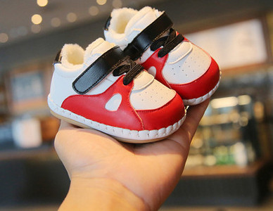 Χειμερινά παιδικά παπούτσια από οικολογικό δέρμα με κορδόνια και μπαλώματα velcro